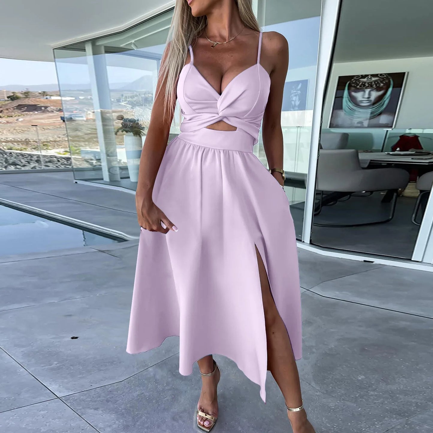 Chique V-hals jurk met open rug voor dames, elegante zomerjurk met gedraaide details en mouwloze stijl.