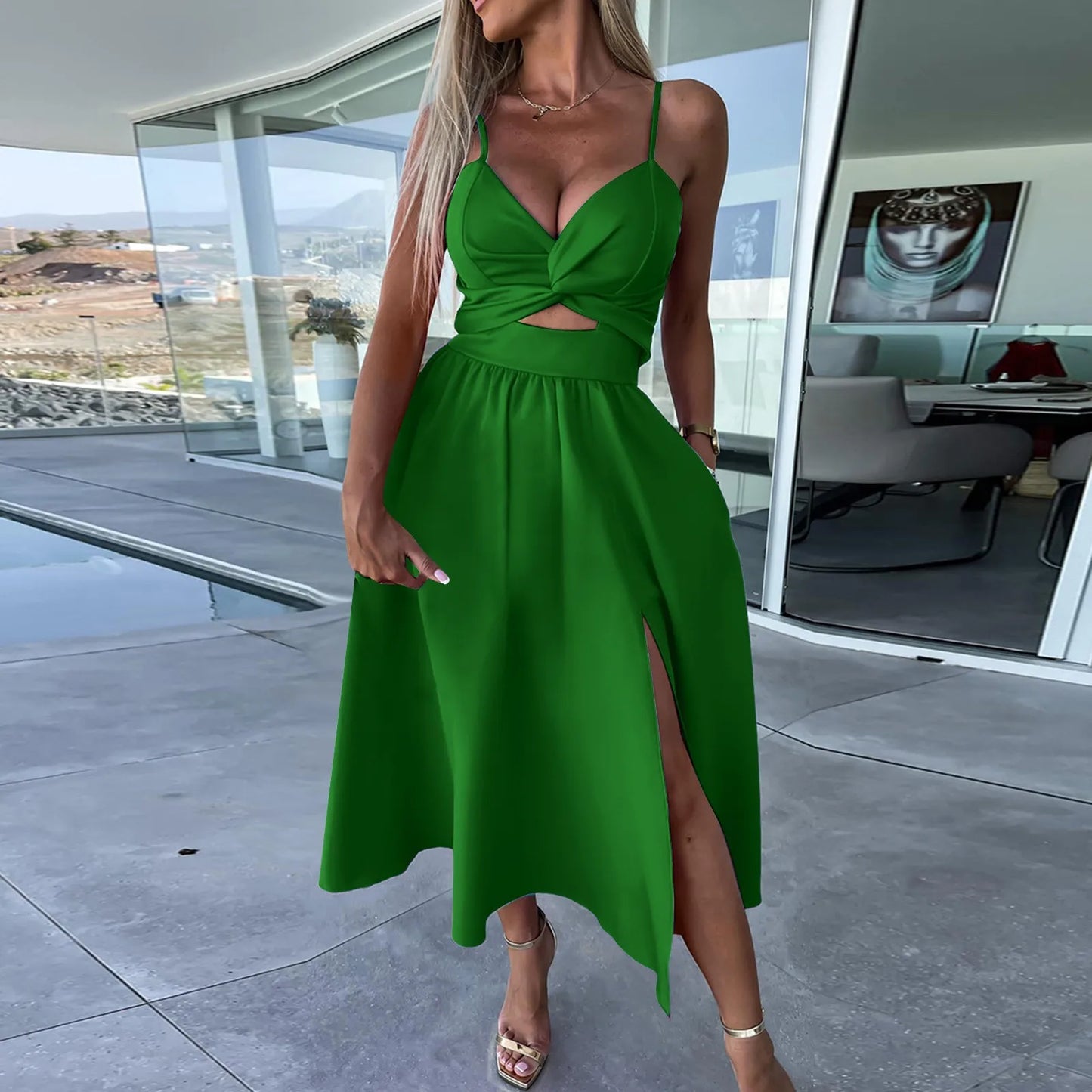 Chique V-hals jurk met open rug voor dames, elegante zomerjurk met gedraaide details en mouwloze stijl.